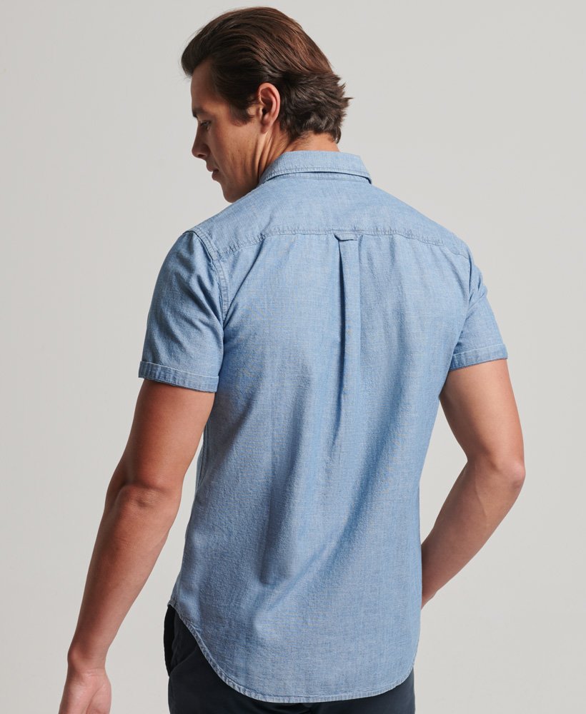 camisa vintage de manga curta loom em índigo com lavagem desgastada.