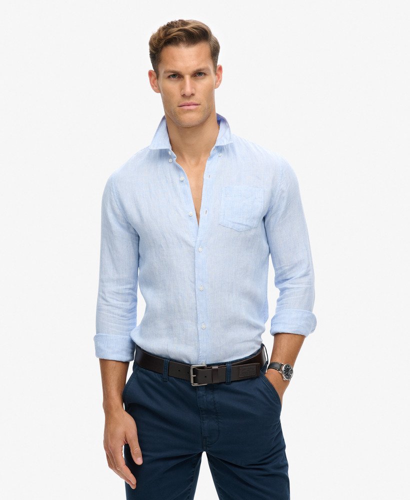 camisa de linho com botões da organic cotton studios em listras azuis estilo boné.