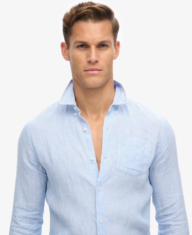 camisa de linho com botões da organic cotton studios em listras azuis estilo boné.