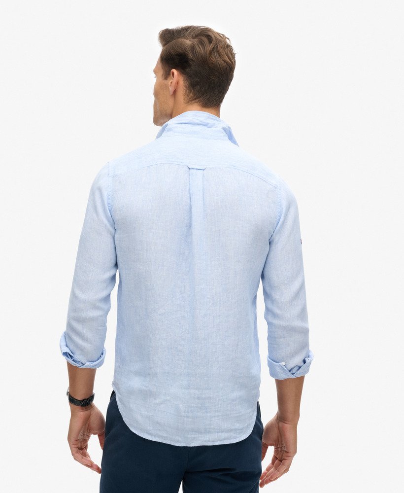 camisa de linho com botões da organic cotton studios em listras azuis estilo boné.