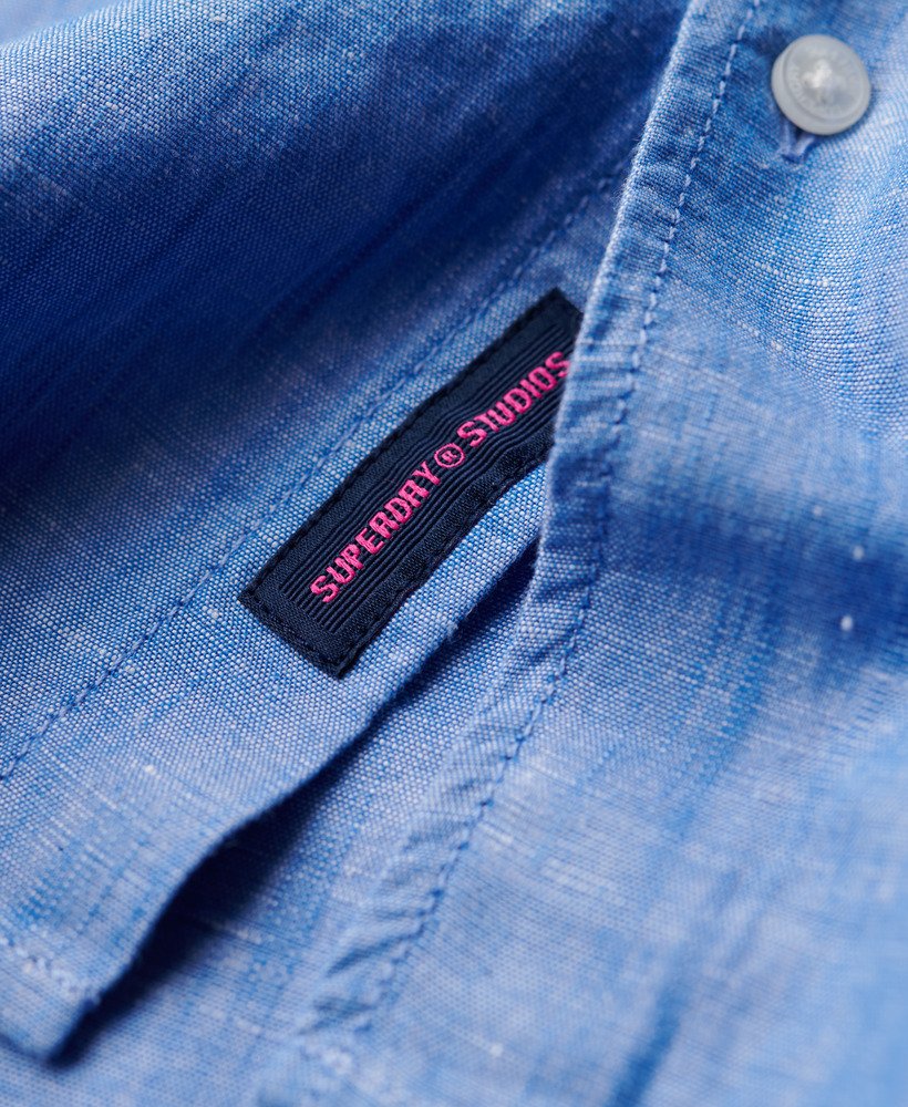 camisa de linho com botões da organic cotton studios na cor blue bonnet.