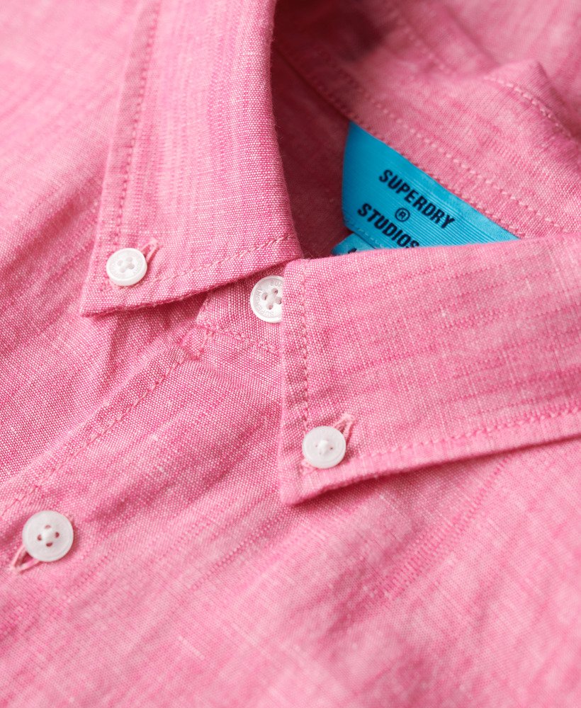 camisa de linho com botões da organic cotton studios na cor rosa vibrante.