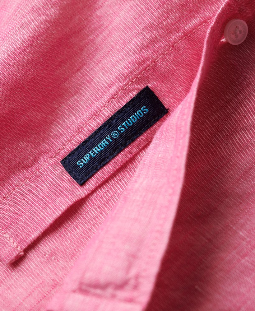 camisa de linho com botões da organic cotton studios na cor rosa vibrante.