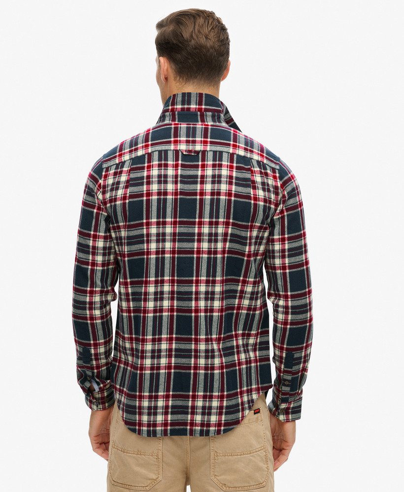 camisa de manga comprida estilo lenhador em algodão com estampa xadrez kansas azul marinho.