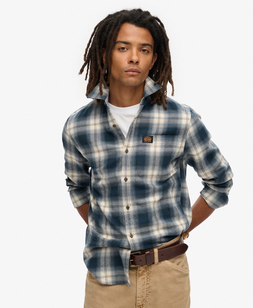 camisa de manga comprida estilo lenhador em algodão com estampa xadrez cedro azul marinho.
