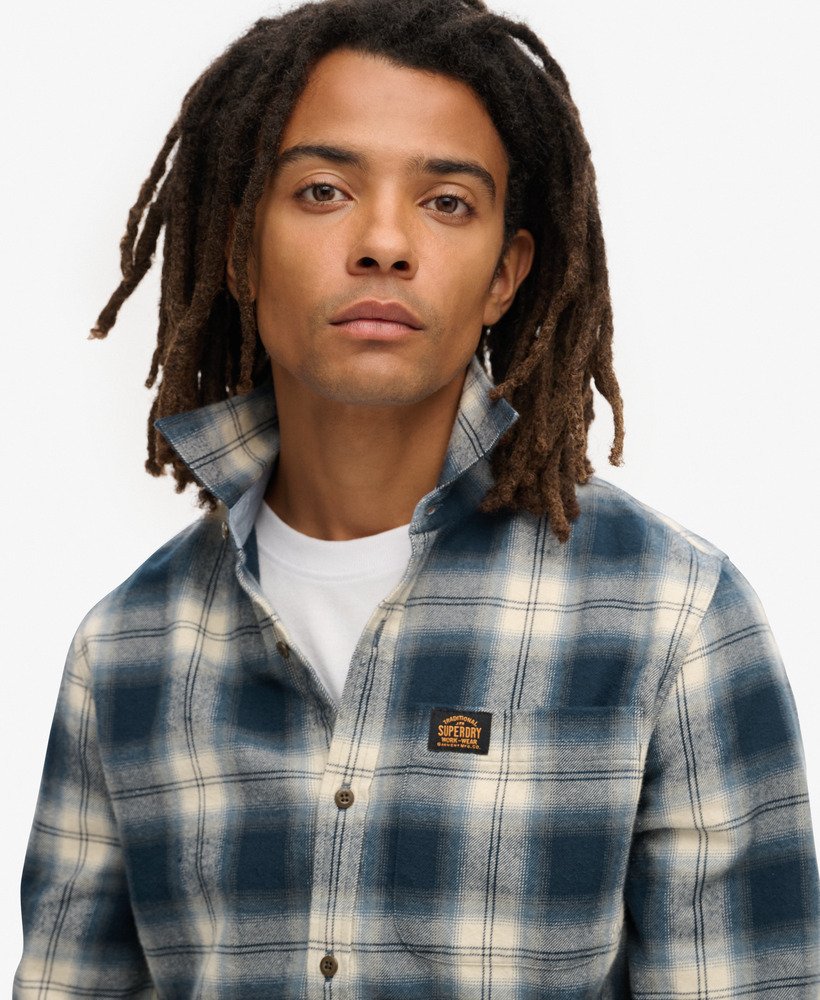 camisa de manga comprida estilo lenhador em algodão com estampa xadrez cedro azul marinho.