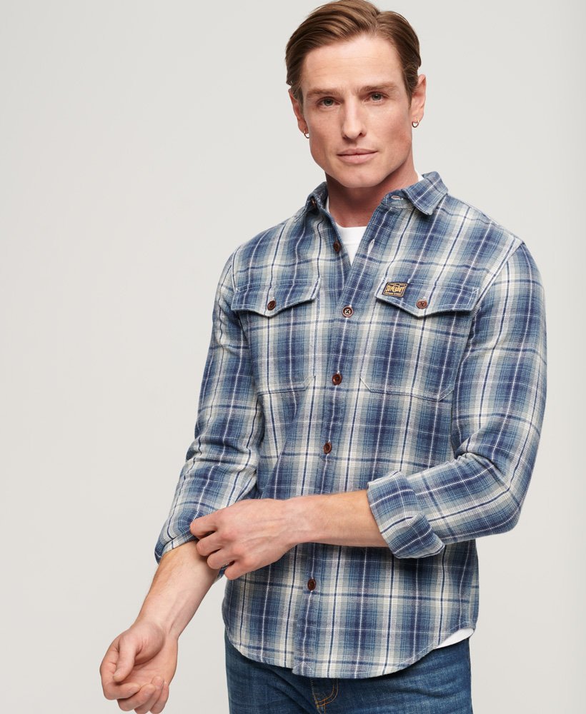 camisa xadrez operária em algodão orgânico na cor azul jeans.