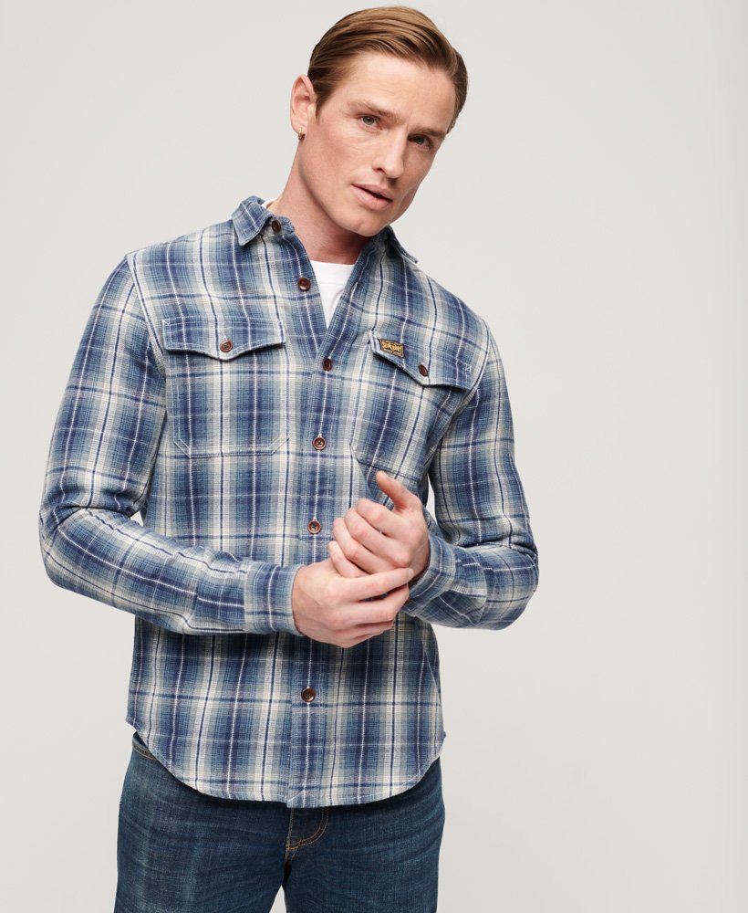 camisa xadrez operária em algodão orgânico na cor azul jeans.