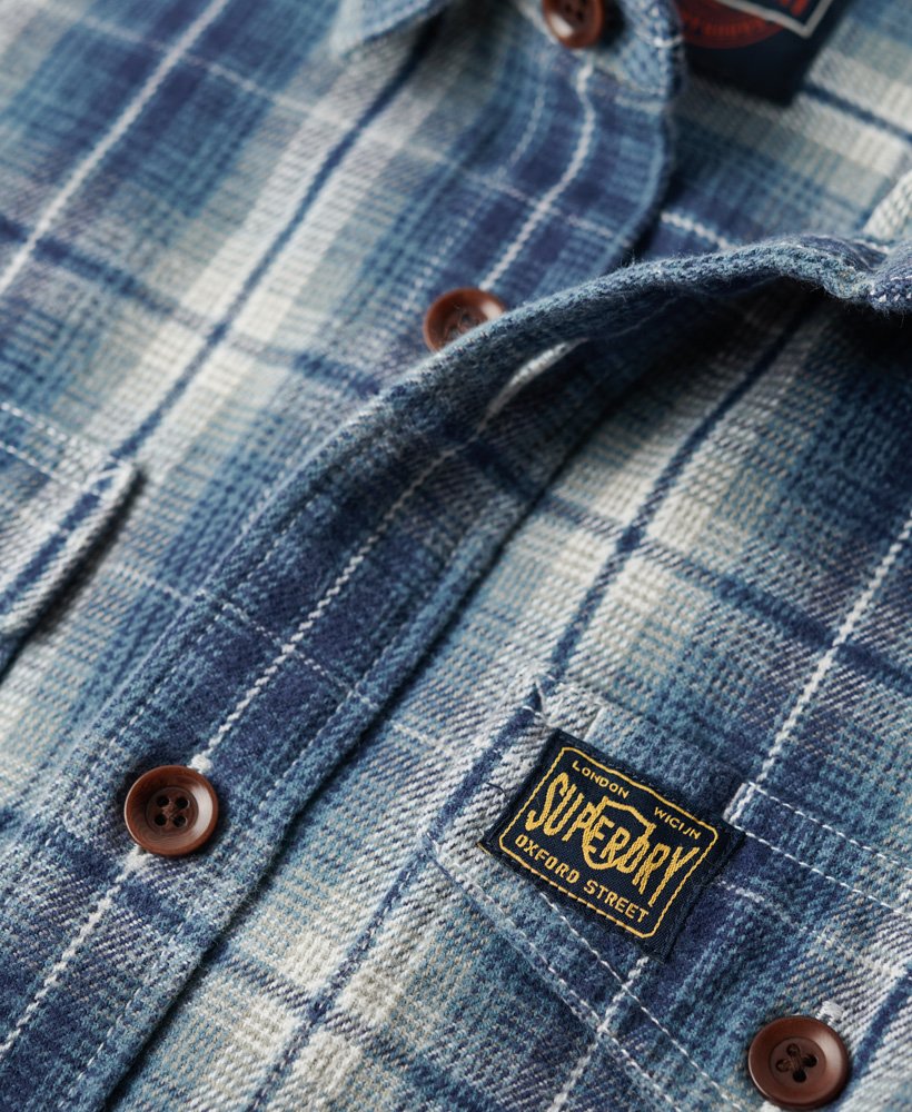 camisa xadrez operária em algodão orgânico na cor azul jeans.