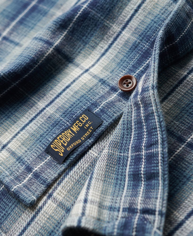 camisa xadrez operária em algodão orgânico na cor azul jeans.