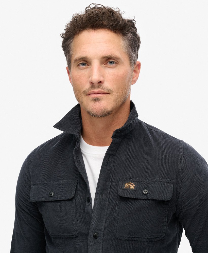 camisa de veludo cotelê trailsman relaxed fit na cor preto jato