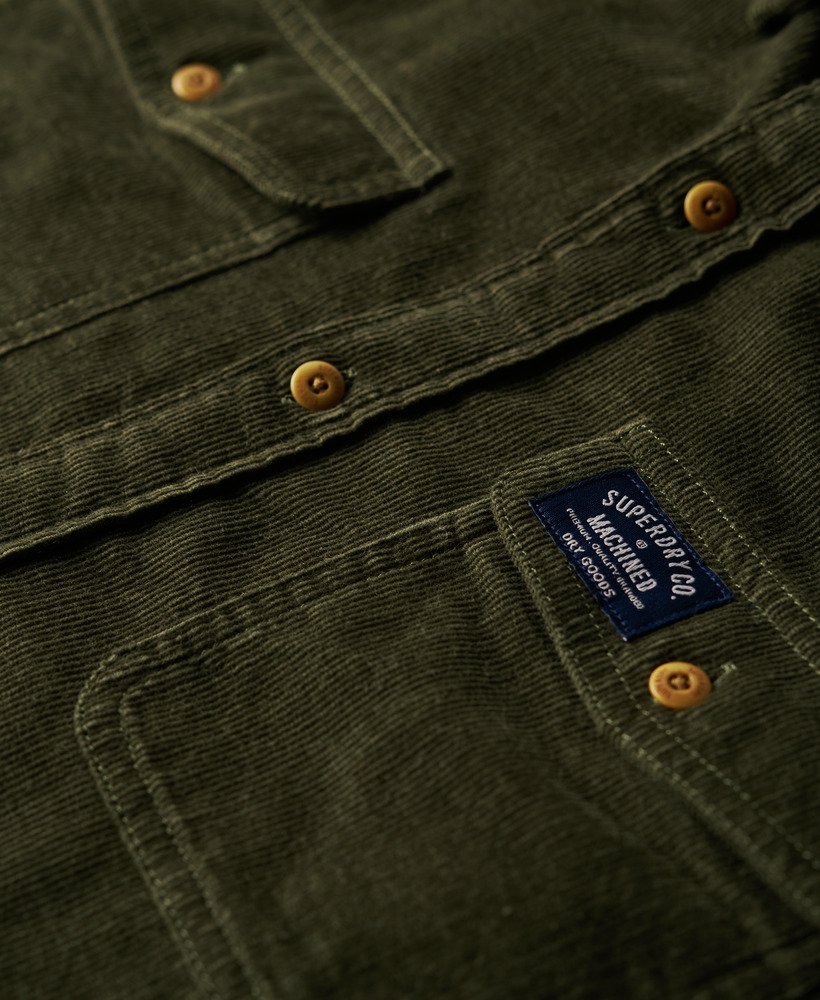 camisa de veludo cotelê trailsman relaxed fit na cor verde musgo escuro