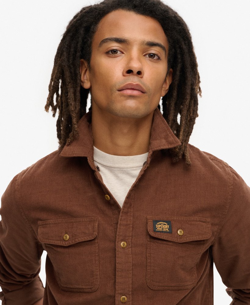 camisa de veludo cotelê trailsman relaxed fit na cor marrom terra de vaso