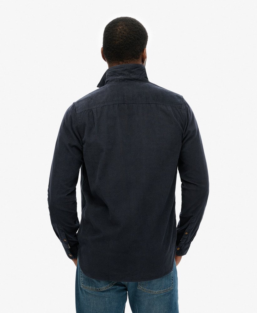 camisa de veludo cotelê trailsman relaxed fit na cor azul marinho eclipse.