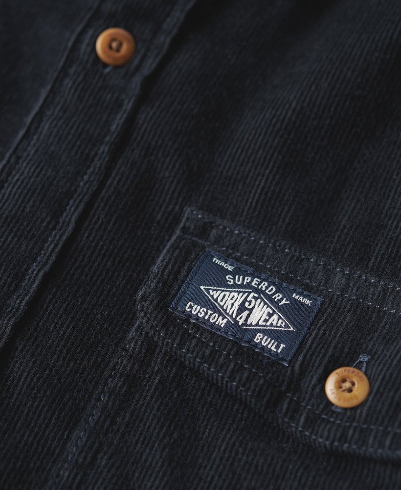 camisa de veludo cotelê trailsman relaxed fit na cor azul marinho eclipse.