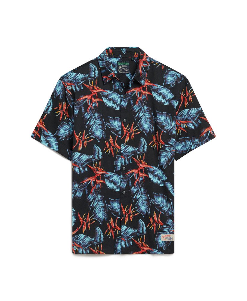 camisa havaiana em azul marinho escuro.