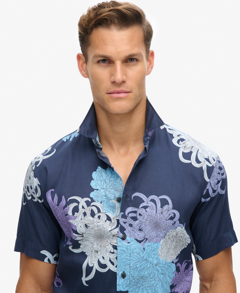 camisa havaiana na cor crisântemo azul marinho