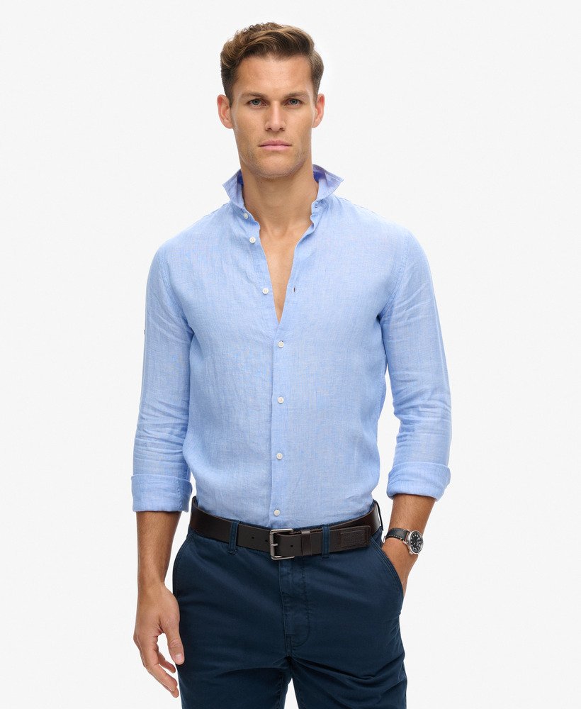 camisa casual de linho de manga comprida em chambray azul claro.