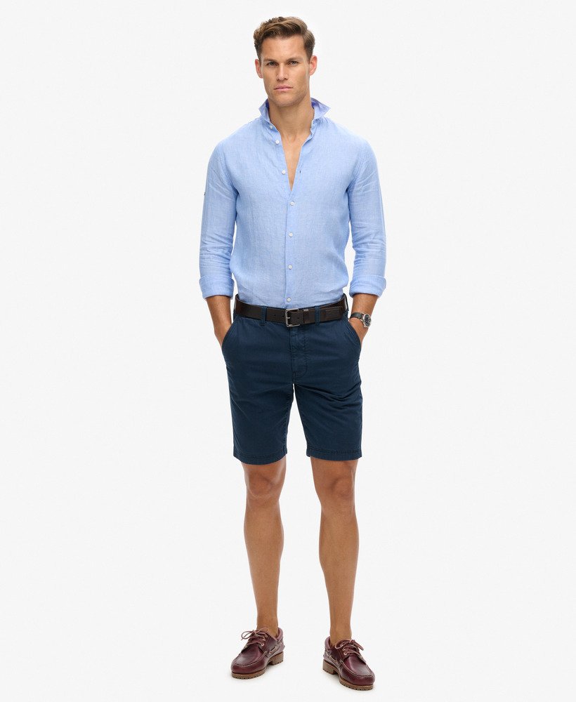 camisa casual de linho de manga comprida em chambray azul claro.