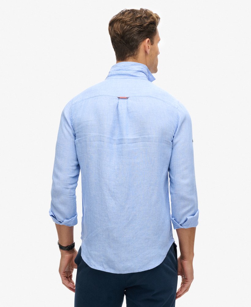 camisa casual de linho de manga comprida em chambray azul claro.