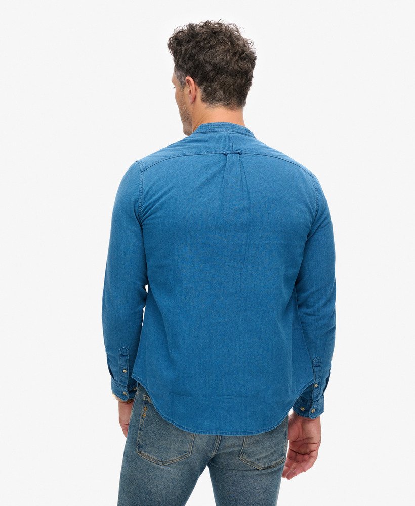 camisa grandad indigo da the merchant store em lavagem pesada