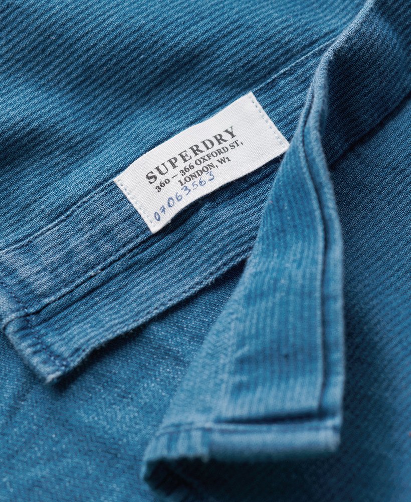 camisa grandad indigo da the merchant store em lavagem pesada