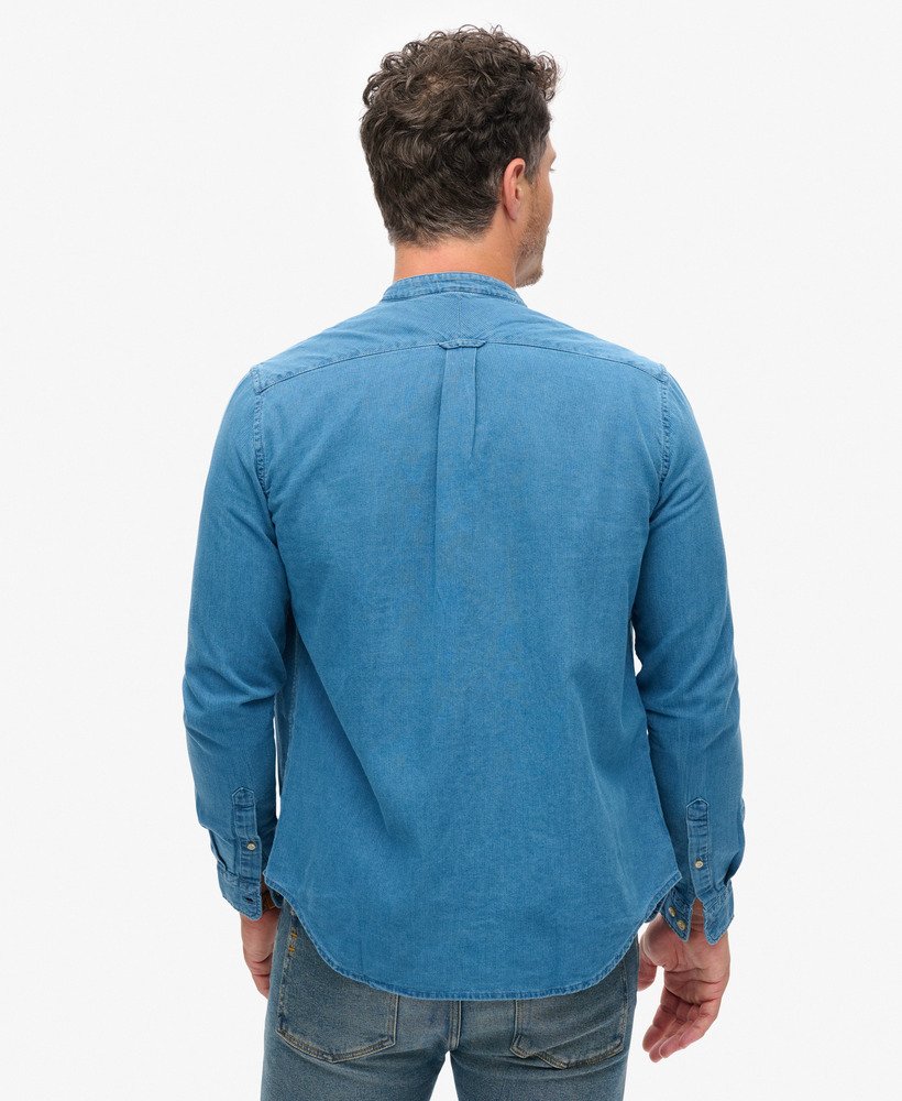 camisa grandad indigo da the merchant store em lavagem pesada