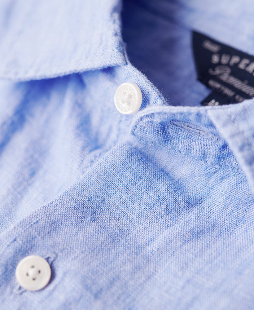 camisa casual de linho studios em chambray azul claro.
