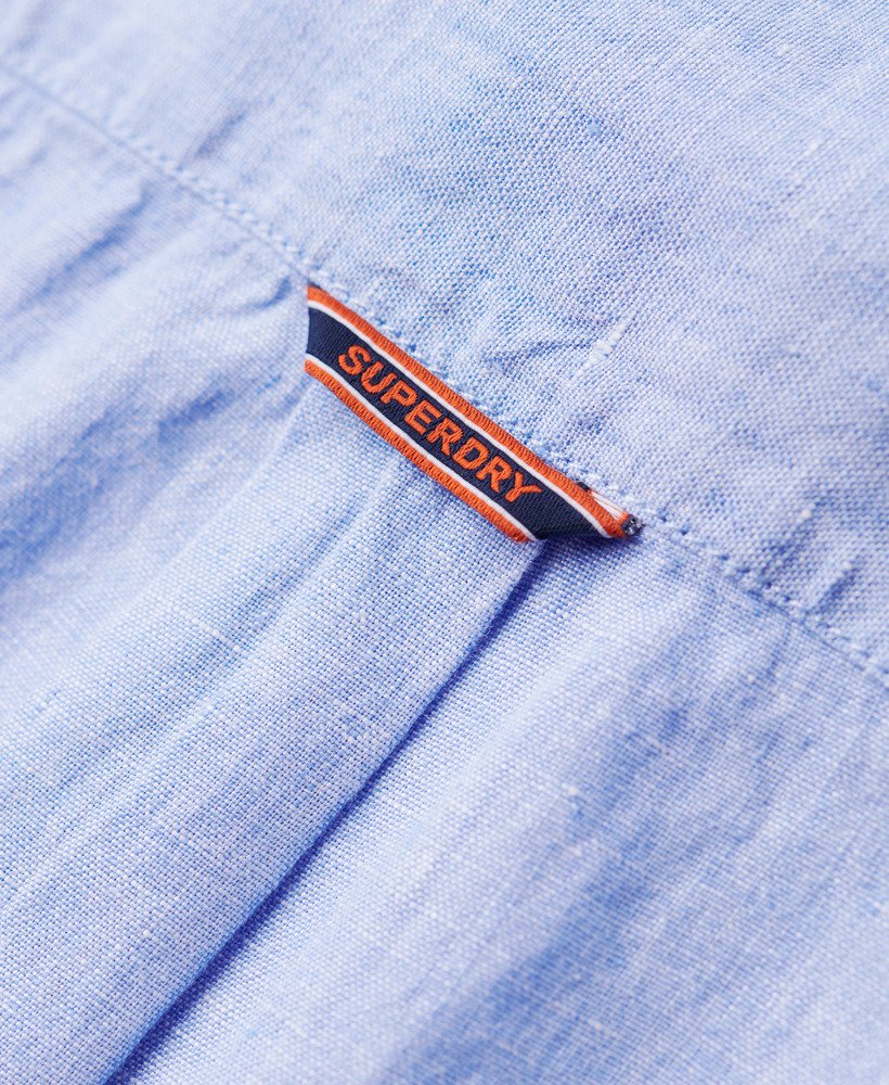 camisa casual de linho studios em chambray azul claro.