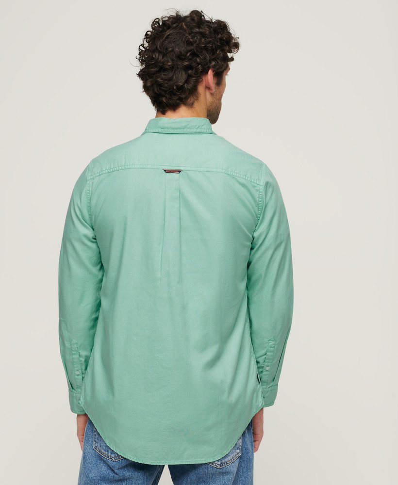 camisa de manga comprida em algodão orgânico tingido em sobretingimento na cor turquesa fluorescente.