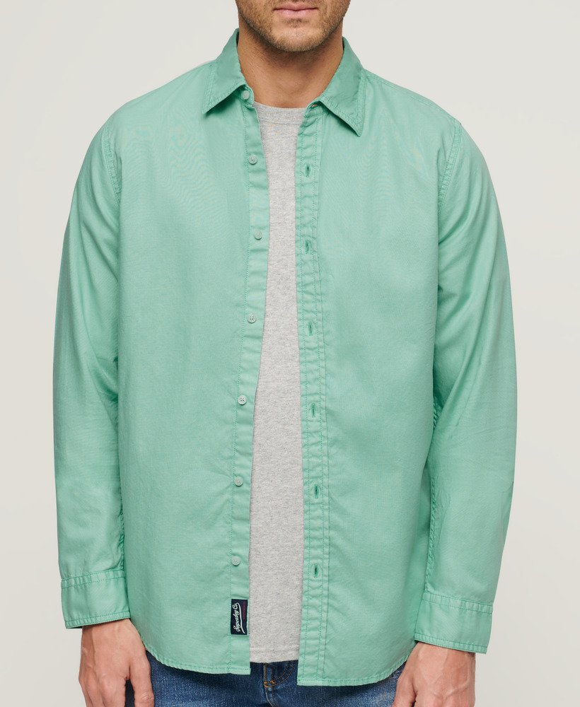 camisa de manga comprida em algodão orgânico tingido em sobretingimento na cor turquesa fluorescente.