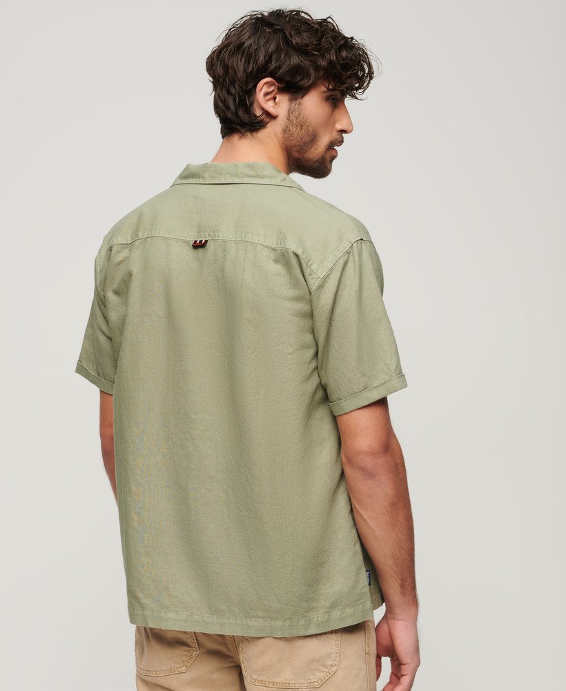 camisa resort de manga curta em verde cáqui claro