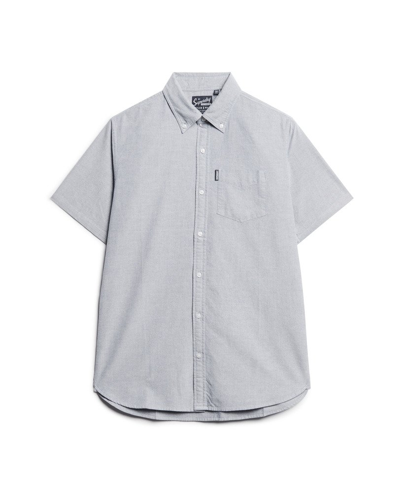 camisa oxford de manga curta na cor azul marinho.