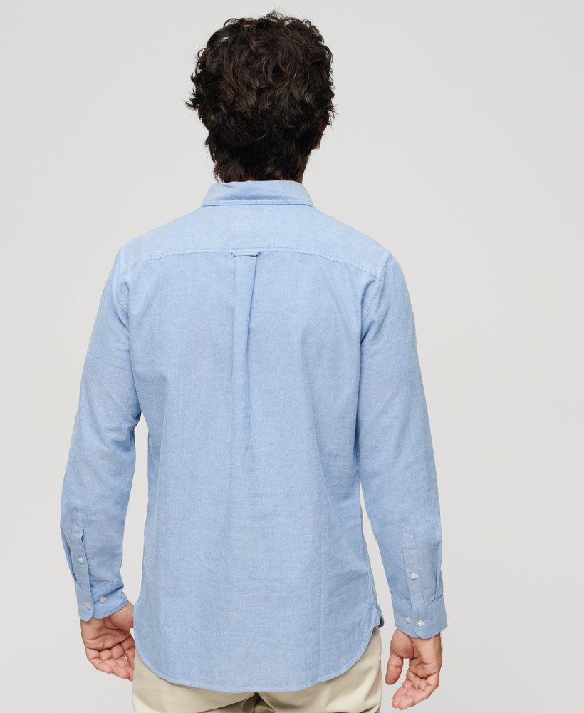 camisa oxford de manga comprida na cor azul royal.
