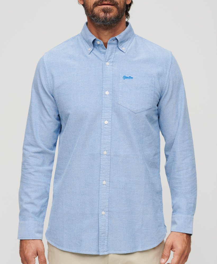 camisa oxford de manga comprida na cor azul royal.