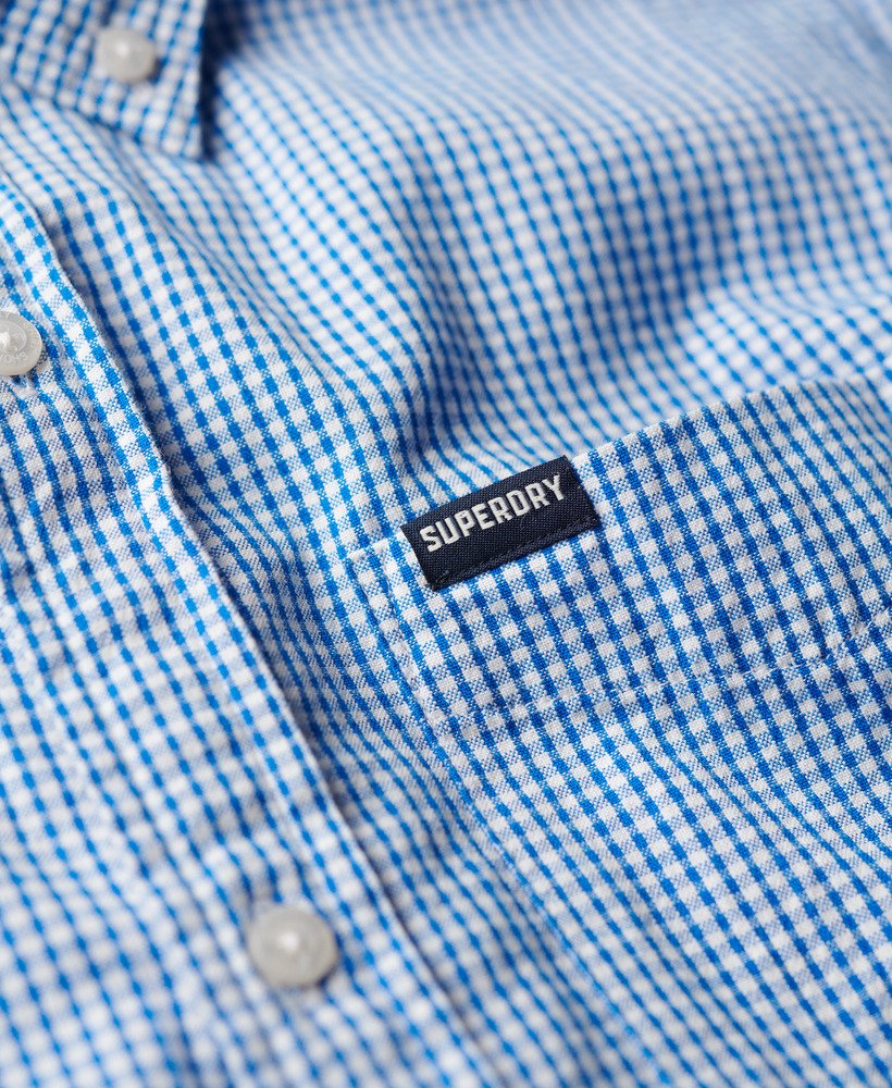camisa de manga curta em tecido seersucker com estampa xadrez royal gingham.