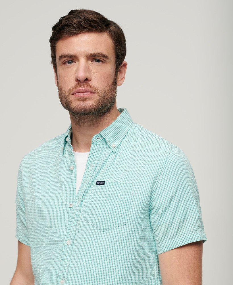 camisa de manga curta em tecido seersucker xadrez menta.