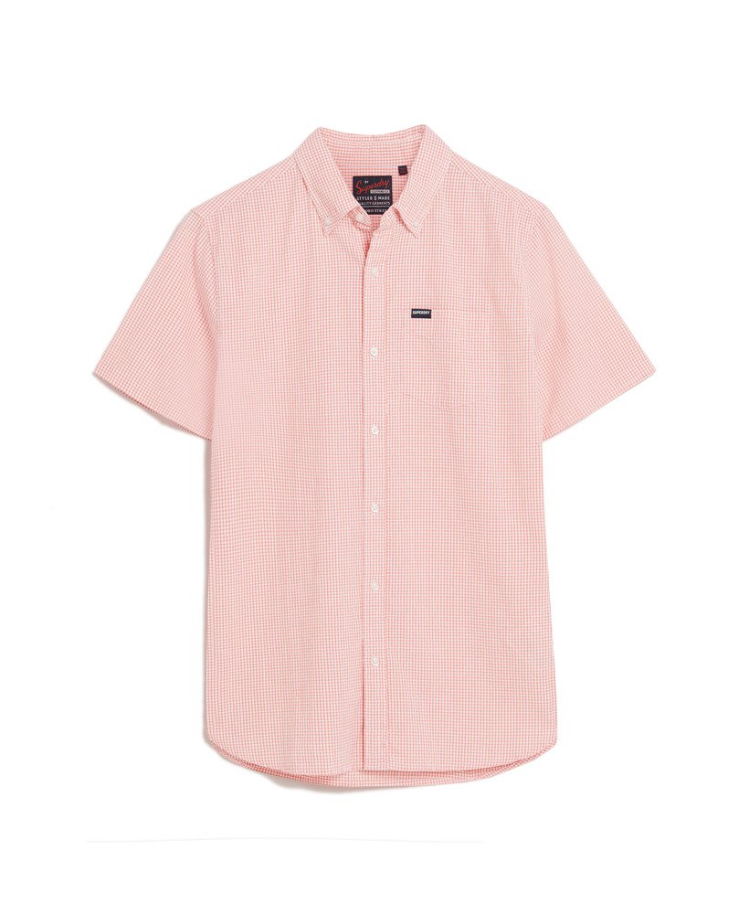 camisa de manga curta em tecido seersucker com estampa xadrez rosa.