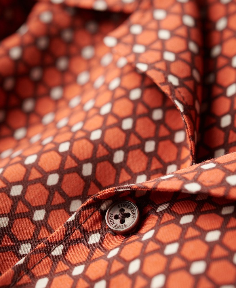 camisa revere anos 70 de manga curta na estampa vermelha philomena.