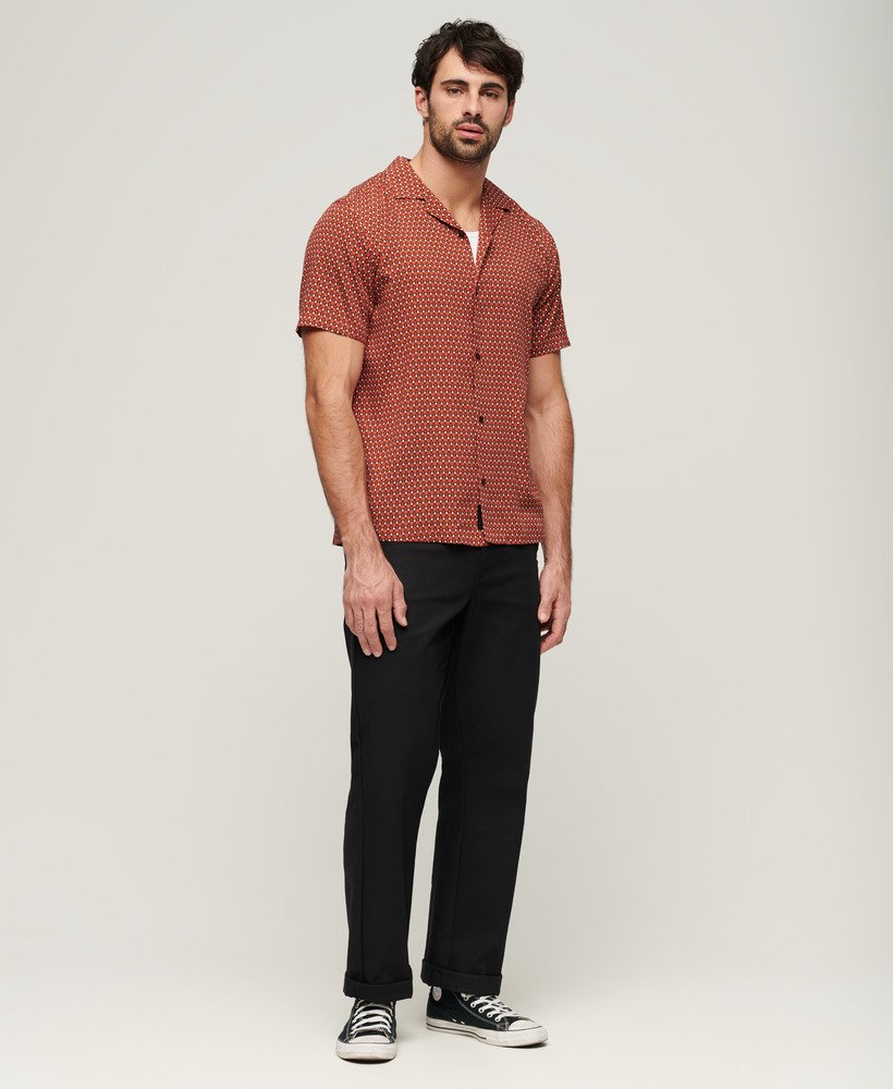 camisa revere anos 70 de manga curta na estampa vermelha philomena.