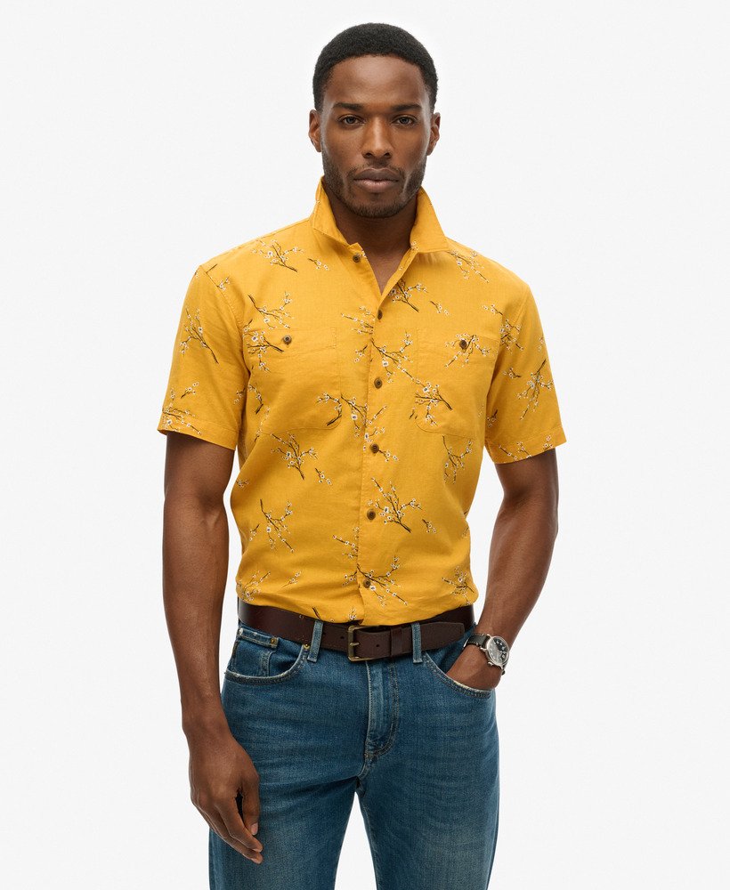 camisa de praia de manga curta em estampa floral dourada