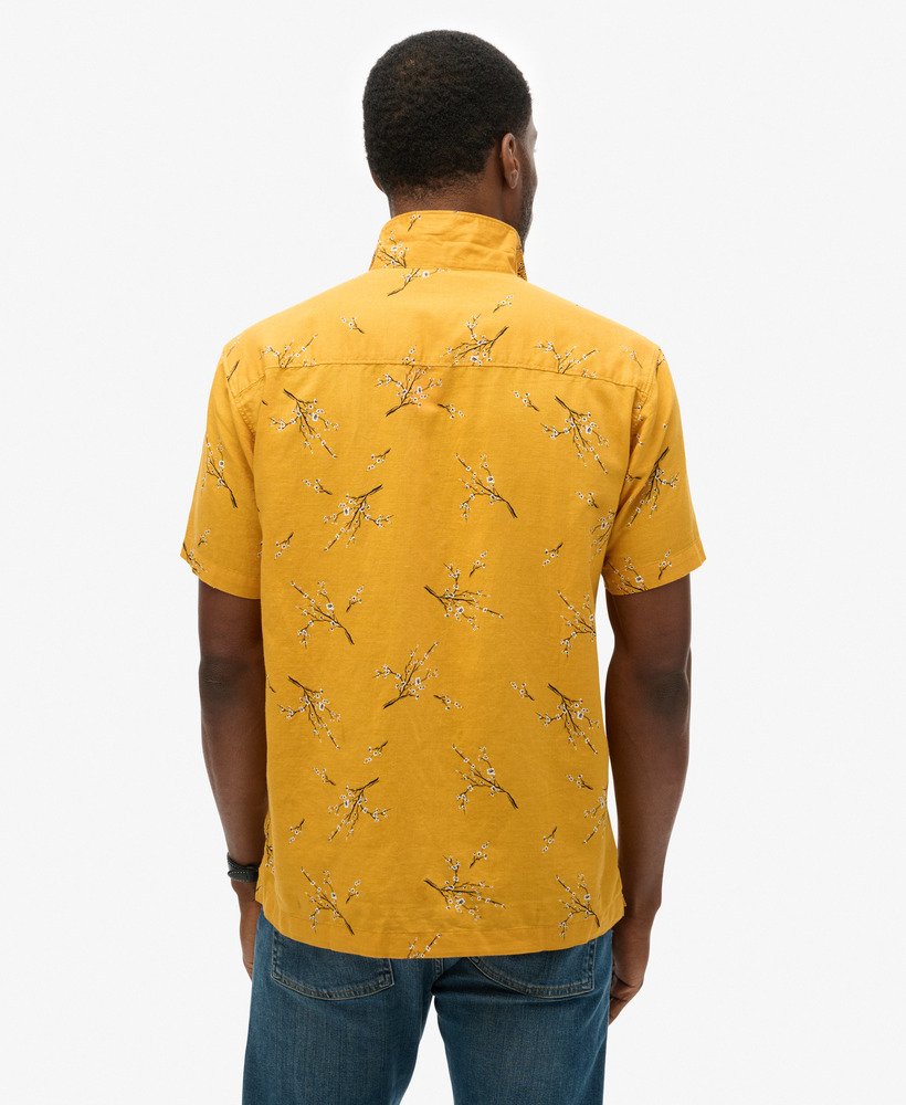 camisa de praia de manga curta em estampa floral dourada
