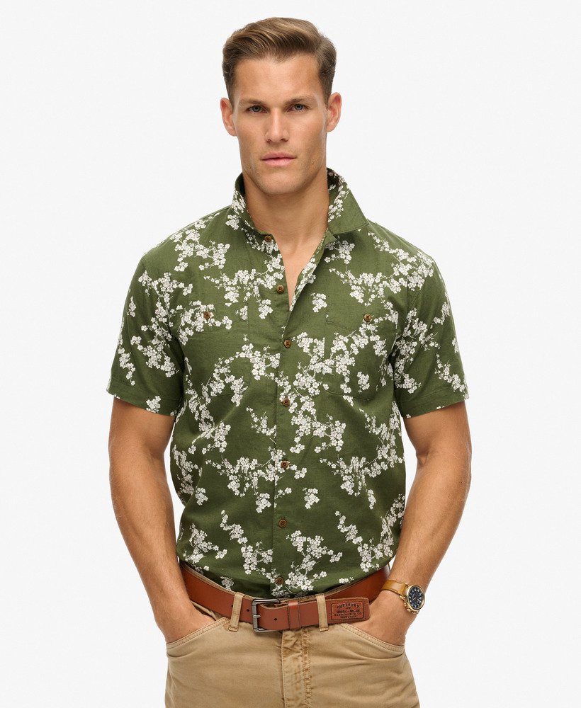camisa de praia de manga curta na cor flor de oliva