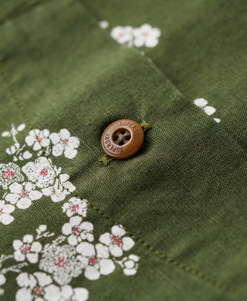camisa de praia de manga curta na cor flor de oliva
