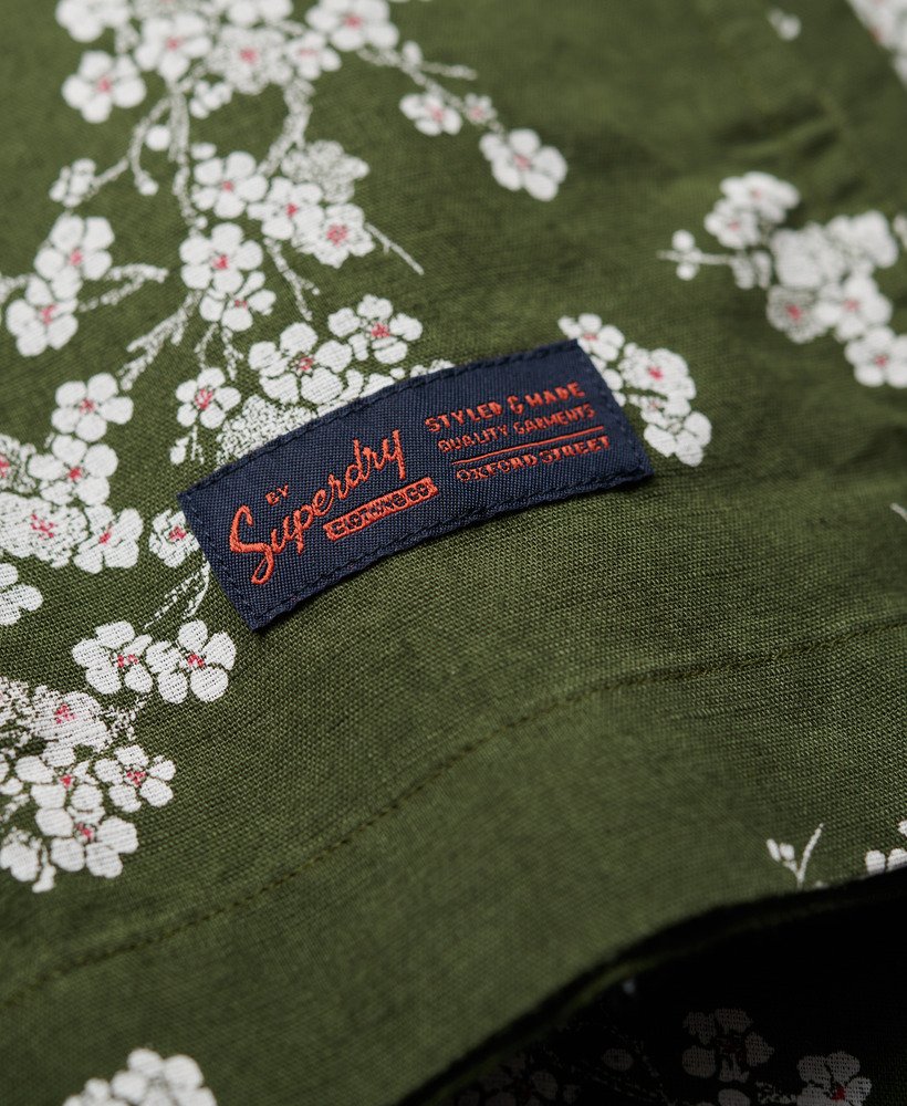 camisa de praia de manga curta na cor flor de oliva