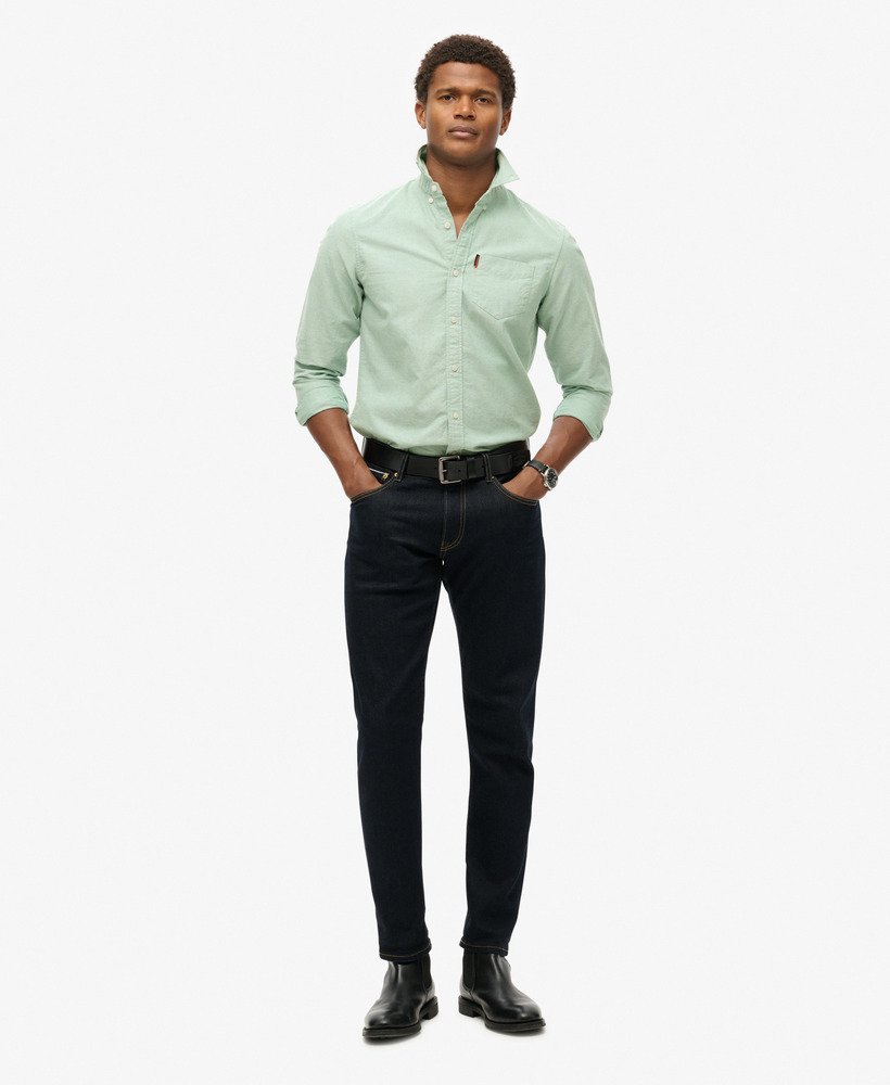 camisa oxford de manga comprida na cor verde sálvia.