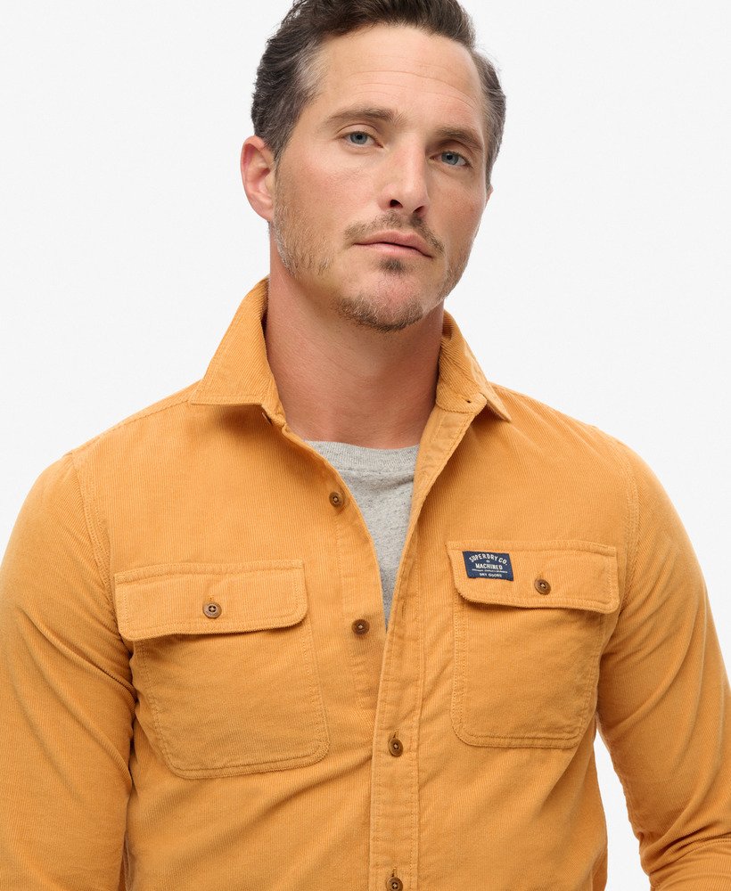 camisa de veludo cotelê trailsman relaxed fit na cor laranja tostada