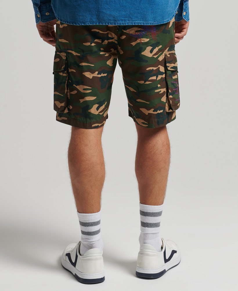 calções cargo alpha com patches em camuflagem hero.