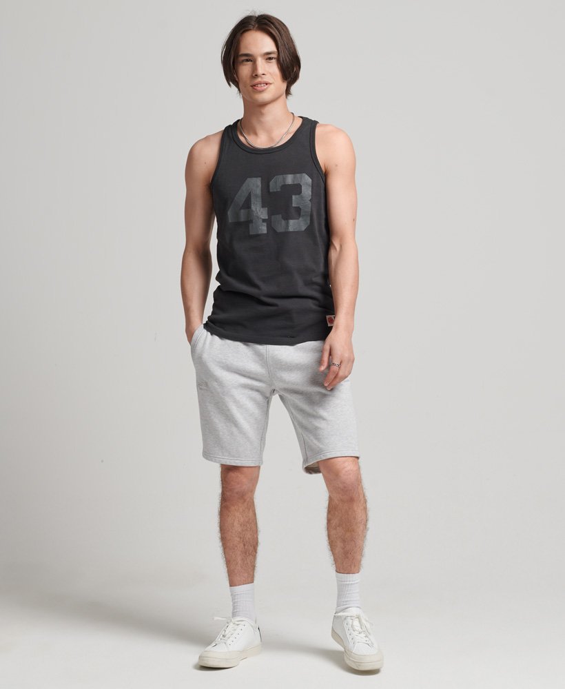 shorts de malha com logo vintage em algodão orgânico na cor cinza mesclado glaciar.