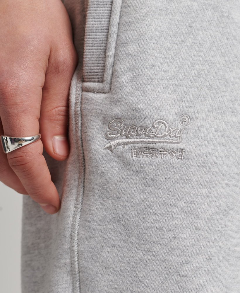 shorts de malha com logo vintage em algodão orgânico na cor cinza mesclado glaciar.
